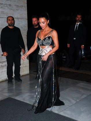 Kim Kardashian Arrives at the Bulgari Boutique - Rome Kim Kardashian arrives at the Bulgari boutique on Via Condotti, during the Rome Film Festival, in Rome, Italy, on October 23, 2026. Photo by Vincenzo Landi IPA ABACAPRESS.COM Rome Italy  Copyright: xIPA ABACAx