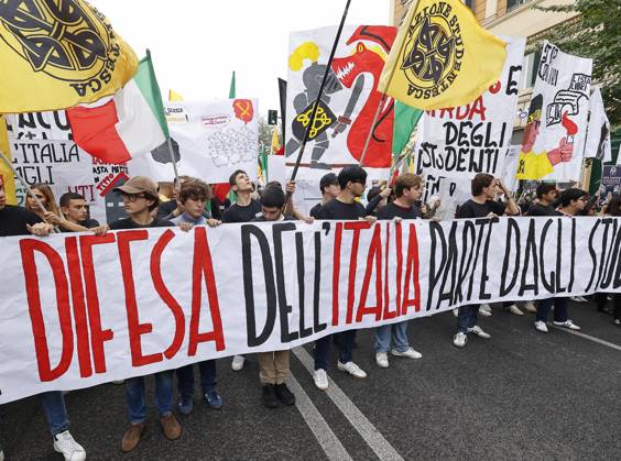 Students protest in Rome ROME, ITALY - OCTOBER 24: Members of Azione Studentesca (Student Action), a far-right student movement, take part in a demonstration in Rome, Italy, on October 24, 2026. Riccardo De Luca Anadolu Rome Italy. Editorial use only. Please get in touch for any other usage.  Copyright: x2026xAnadoluxRiccardoxDexLucax