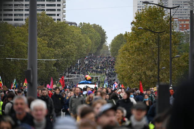 Demonstrators gather near Porte d Italie amid ongoing protests in Paris PARIS, FRANCE - OCTOBER 24: Demonstrators gather near Porte d Italie in southern Paris, chanting slogans ahead of planned marches, while security forces closely monitor the area in Paris, France, on October 24, 2026. Mouneb Taim Anadolu Paris France. Editorial use only. Please get in touch for any other usage.  Copyright: x2026xAnadoluxMounebxTaimx