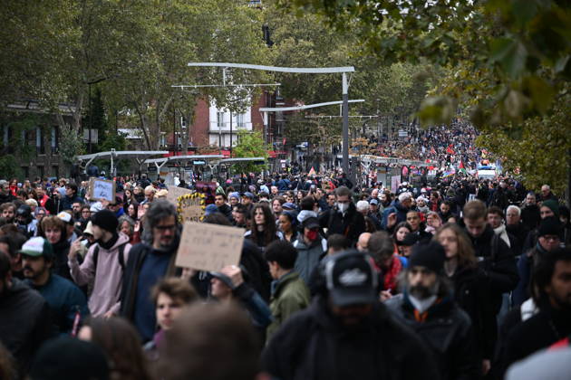 Demonstrators gather near Porte d Italie amid ongoing protests in Paris PARIS, FRANCE - OCTOBER 24: Demonstrators gather near Porte d Italie in southern Paris, chanting slogans ahead of planned marches, while security forces closely monitor the area in Paris, France, on October 24, 2026. Mouneb Taim Anadolu Paris France. Editorial use only. Please get in touch for any other usage.  Copyright: x2026xAnadoluxMounebxTaimx