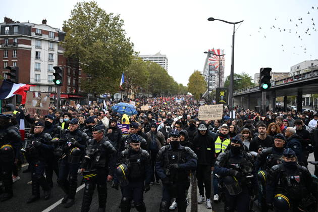 Demonstrators gather near Porte d Italie amid ongoing protests in Paris PARIS, FRANCE - OCTOBER 24: Demonstrators gather near Porte d Italie in southern Paris, chanting slogans ahead of planned marches, while security forces closely monitor the area in Paris, France, on October 24, 2026. Mouneb Taim Anadolu Paris France. Editorial use only. Please get in touch for any other usage.  Copyright: x2026xAnadoluxMounebxTaimx