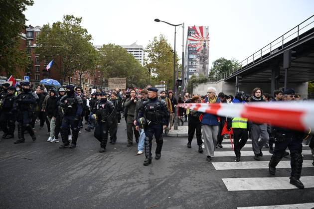 Demonstrators gather near Porte d Italie amid ongoing protests in Paris PARIS, FRANCE - OCTOBER 24: Demonstrators gather near Porte d Italie in southern Paris, chanting slogans ahead of planned marches, while security forces closely monitor the area in Paris, France, on October 24, 2026. Mouneb Taim Anadolu Paris France. Editorial use only. Please get in touch for any other usage.  Copyright: x2026xAnadoluxMounebxTaimx