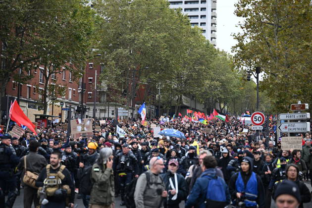 Demonstrators gather near Porte d Italie amid ongoing protests in Paris PARIS, FRANCE - OCTOBER 24: Demonstrators gather near Porte d Italie in southern Paris, chanting slogans ahead of planned marches, while security forces closely monitor the area in Paris, France, on October 24, 2026. Mouneb Taim Anadolu Paris France. Editorial use only. Please get in touch for any other usage.  Copyright: x2026xAnadoluxMounebxTaimx