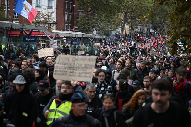 Demonstrators gather near Porte d Italie amid ongoing protests in Paris PARIS, FRANCE - OCTOBER 24: Demonstrators gather near Porte d Italie in southern Paris, chanting slogans ahead of planned marches, while security forces closely monitor the area in Paris, France, on October 24, 2026. Mouneb Taim Anadolu Paris France. Editorial use only. Please get in touch for any other usage.  Copyright: x2026xAnadoluxMounebxTaimx