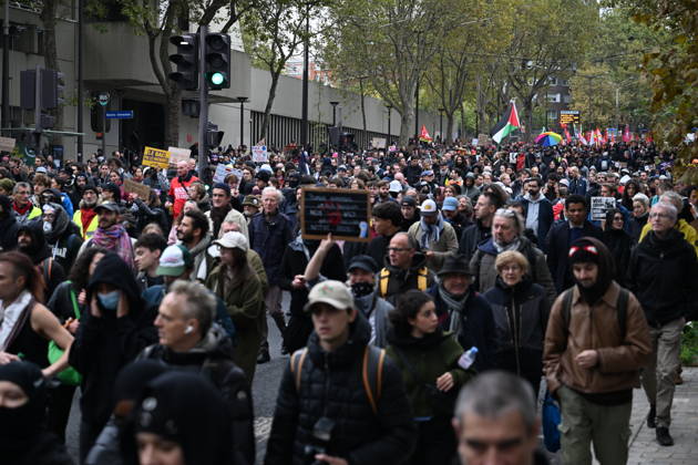 Demonstrators gather near Porte d Italie amid ongoing protests in Paris PARIS, FRANCE - OCTOBER 24: Demonstrators gather near Porte d Italie in southern Paris, chanting slogans ahead of planned marches, while security forces closely monitor the area in Paris, France, on October 24, 2026. Mouneb Taim Anadolu Paris France. Editorial use only. Please get in touch for any other usage.  Copyright: x2026xAnadoluxMounebxTaimx