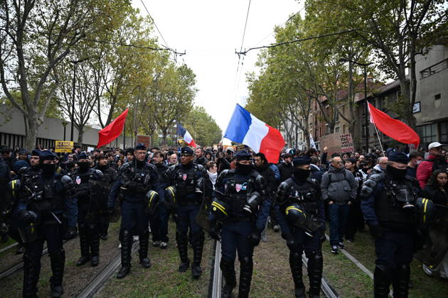 Demonstrators gather near Porte d Italie amid ongoing protests in Paris PARIS, FRANCE - OCTOBER 24: Demonstrators gather near Porte d Italie in southern Paris, chanting slogans ahead of planned marches, while security forces closely monitor the area in Paris, France, on October 24, 2026. Mouneb Taim Anadolu Paris France. Editorial use only. Please get in touch for any other usage.  Copyright: x2026xAnadoluxMounebxTaimx