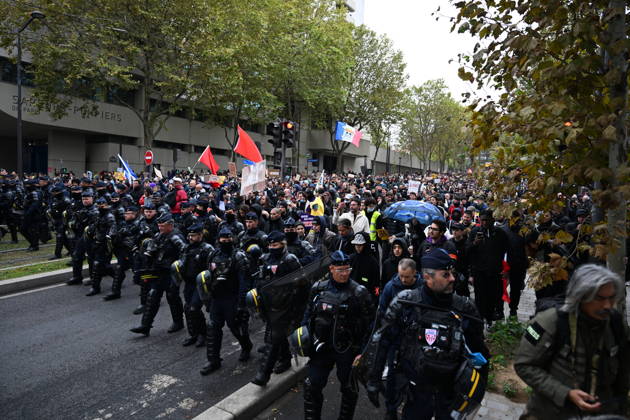 Demonstrators gather near Porte d Italie amid ongoing protests in Paris PARIS, FRANCE - OCTOBER 24: Demonstrators gather near Porte d Italie in southern Paris, chanting slogans ahead of planned marches, while security forces closely monitor the area in Paris, France, on October 24, 2026. Mouneb Taim Anadolu Paris France. Editorial use only. Please get in touch for any other usage.  Copyright: x2026xAnadoluxMounebxTaimx