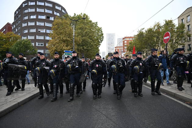 Demonstrators gather near Porte d Italie amid ongoing protests in Paris PARIS, FRANCE - OCTOBER 24: Demonstrators gather near Porte d Italie in southern Paris, chanting slogans ahead of planned marches, while security forces closely monitor the area in Paris, France, on October 24, 2026. Mouneb Taim Anadolu Paris France. Editorial use only. Please get in touch for any other usage.  Copyright: x2026xAnadoluxMounebxTaimx