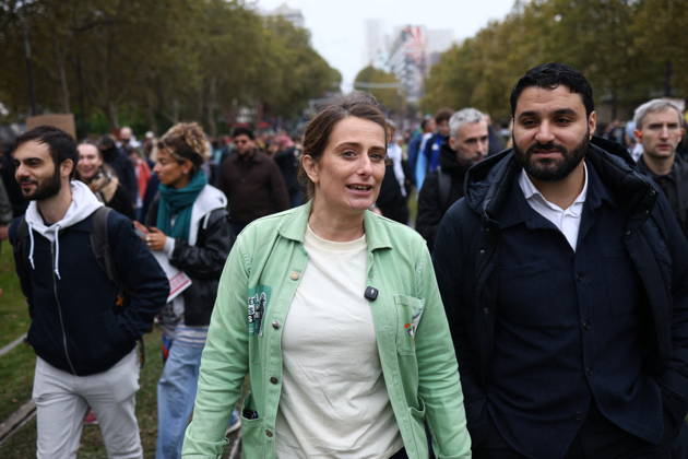 Politics at Yellow Vests Protest Act II - Paris Green party Les Ecologistes candidate in France s 2027 Presidential election Marine Tondelier speaks to the press during a demonstration in favor of purchasing power, the protection of public services, and fiscal and social justice, in Paris on October 24, 2026 as part of a nationwide call for mobilisation bringing together former members of the Yellow Vest movement, labor unions, high school and university students. Protests by high school students over learning conditions sparked a movement that has since spread nationwide, fuelled by broader anger over the rising cost of living. About 70,000 security personnel will be deployed on October 24, 2026, Interior Minister said at a news conference Copyright: xLafarguexRaphael ABACAx