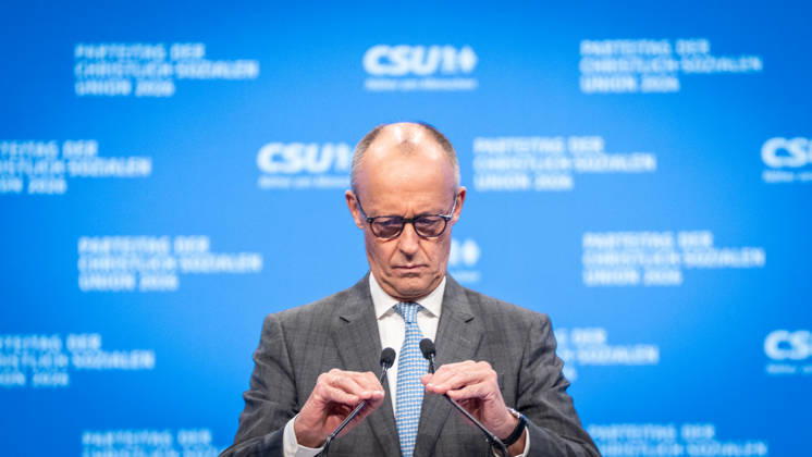 Bundeskanzler Friedrich Merz spricht vor dem CSU-Parteitag in München;Parteitag der CSU in München, München Bayern Deutschland Messegelände München