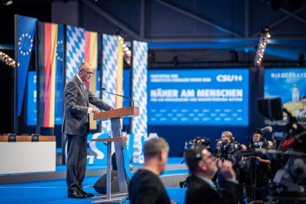 Bundeskanzler Friedrich Merz spricht vor dem CSU-Parteitag in München;Parteitag der CSU in München, München Bayern Deutschland Messegelände München