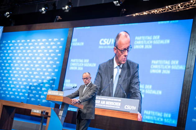 Bundeskanzler Friedrich Merz spricht vor dem CSU-Parteitag in München;Parteitag der CSU in München, München Bayern Deutschland Messegelände München