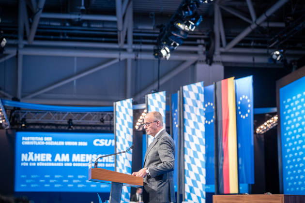 Bundeskanzler Friedrich Merz spricht vor dem CSU-Parteitag in München;Parteitag der CSU in München, München Bayern Deutschland Messegelände München