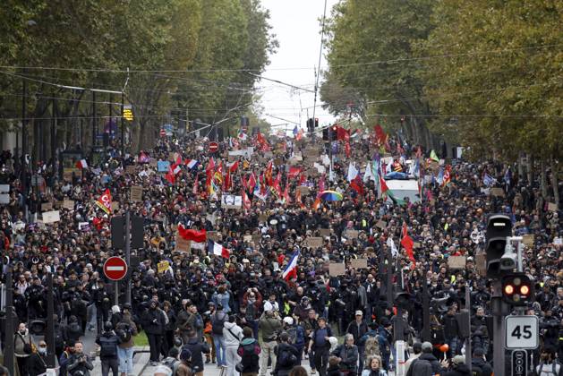 October 24 Protest PHOTOPQR LE PARISIEN Delphine Goldsztejn Paris Oct. 24, 2026 October 24 Protest Another day of protests March route: Porte d’Italie to Porte de Vincennes Photo taken near the tram Maryse Bastié Paris 13th October 24, 2026 Photo by Delphine Goldsztejn France Oct. 24, 2026 Another day of protests this Saturday, and amid fears of renewed violence and looting, restrictions on freedom of movement and assembly have multiplied, drawing sharp criticism from civil liberties groups Paris, France  Copyright: xPHOTOPQR LExPARISIEN MAXPPPxLP DelphinexGoldsztejnx 20261024LPA6692 20261024LPA6692