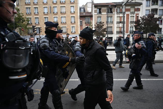 Demonstrators gather near Porte d Italie amid ongoing protests in Paris PARIS, FRANCE - OCTOBER 24: Police officers intervene in a protester as demonstrators march near Porte d Italie in Paris, France, on October 24, 2026, during a demonstration amid ongoing social and political tensions in France. Police take security measures during the protests. Mouneb Taim Anadolu Paris France. Editorial use only. Please get in touch for any other usage.  Copyright: x2026xAnadoluxMounebxTaimx