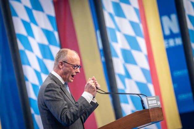 Bundeskanzler Friedrich Merz spricht vor dem CSU-Parteitag in München;Parteitag der CSU in München, München Bayern Deutschland Messegelände München