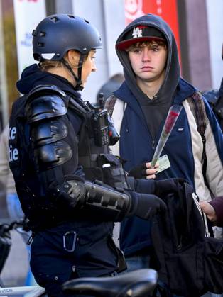 Extreme Left And Citizen Activists Protest 24 10 2026 BRUSSELS, BELGIUM - OCTOBER 24 : Police and demonstrators pictured during illegal demonstration the centre of Brussels against budget measures on October 24, 2026 in Brussels, Belgium, 24 10 2026 Brussels Belgium  Copyright: xPhilipxReynaersx