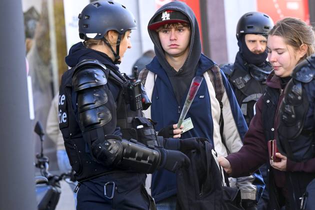 Extreme Left And Citizen Activists Protest 24 10 2026 BRUSSELS, BELGIUM - OCTOBER 24 : Police and demonstrators pictured during illegal demonstration the centre of Brussels against budget measures on October 24, 2026 in Brussels, Belgium, 24 10 2026 Brussels Belgium  Copyright: xPhilipxReynaersx