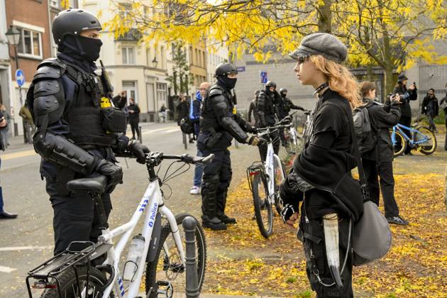Extreme Left And Citizen Activists Protest 24 10 2026 BRUSSELS, BELGIUM - OCTOBER 24 : Police and demonstrators pictured during illegal demonstration the centre of Brussels against budget measures on October 24, 2026 in Brussels, Belgium, 24 10 2026 Brussels Belgium  Copyright: xPhilipxReynaersx