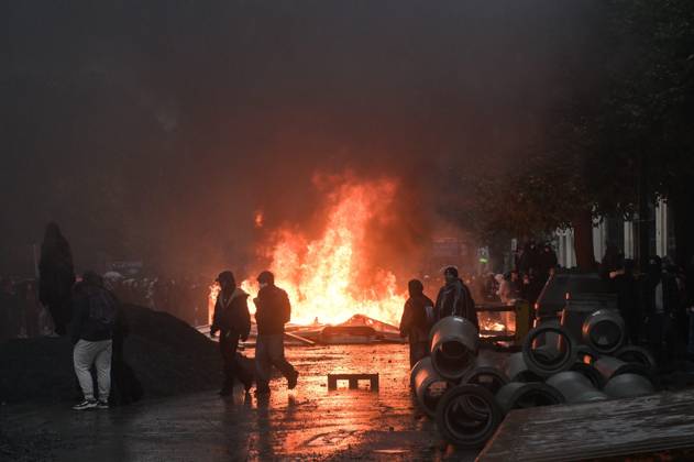 OCTOBER 24 PROTESTS PHOTOPQR OUEST FRANCE Charles Bury Ouest France Caen Oct. 24, 2026 Act II of the movement against the high cost of living Another day of mobilization for unions, students, and Yellow Vests in Caen, Calvados, Normandy. Photo by Charles Bury, Ouest France, France, Oct. 24, 2026. Another day of protests took place this Saturday, and amid fears of renewed violence and looting, restrictions on freedom of movement and assembly have multiplied, drawing sharp criticism from civil liberties groups. Caen, France  Copyright: xPHOTOPQR OUESTxFRANCE MAXPPPxCharlesxBuryx xOuest-Francex 20261024OFR7068 20261024OFR7068