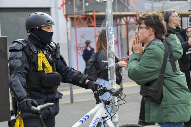 Extreme Left And Citizen Activists Protest 24 10 2026 BRUSSELS, BELGIUM - OCTOBER 24 : Police and demonstrators pictured during illegal demonstration the centre of Brussels against budget measures on October 24, 2026 in Brussels, Belgium, 24 10 2026 Brussels Belgium  Copyright: xPhilipxReynaersx