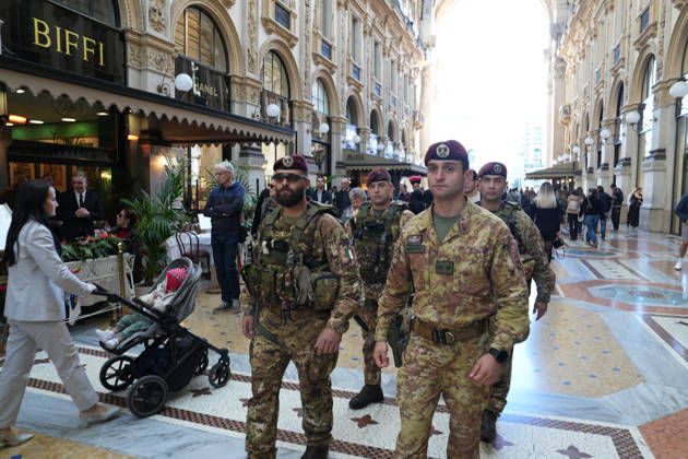 RECORD DATE NOT STATED IPA90117672 - Protest Against Rising Living Costs: Milan, Soldiers Guard the Vittorio Emanuele Gallery Copyright: xx xduilioxpiaggesix IPA90117672.jpeg