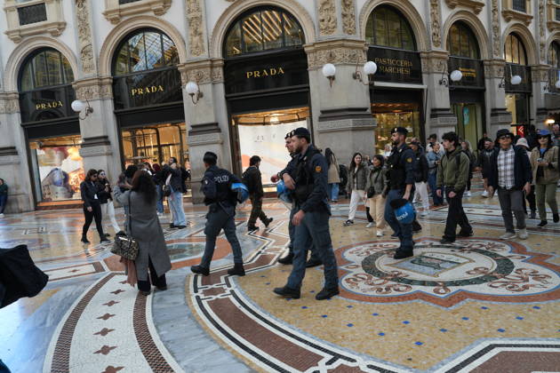 RECORD DATE NOT STATED IPA90117698 - Protest Against Rising Living Costs: Milan, Soldiers Guard the Vittorio Emanuele Gallery Copyright: xx xduilioxpiaggesix IPA90117698.jpeg
