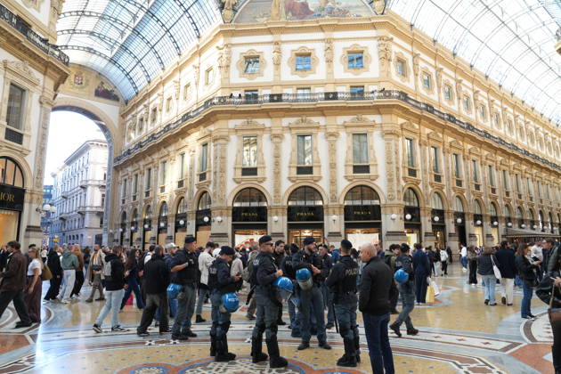 RECORD DATE NOT STATED IPA90117682 - Protest Against Rising Living Costs: Milan, Soldiers Guard the Vittorio Emanuele Gallery Copyright: xx xduilioxpiaggesix IPA90117682.jpeg