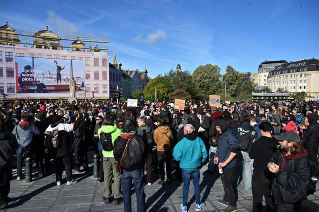 Protesters gather in Brussels to demonstrate against federal government policies BRUSSELS, BELGIUM - OCTOBER 24: Protesters gather at Albertine Square in Brussels, Belgium, on October 24, 2026, following calls from various civil society organizations, trade unions, and student groups to voice opposition to the federal government s economic policies, rising living costs, and proposed budget cuts to social welfare programs. The protest ended after police intervention. Dursun Aydemir Anadolu Brussels Belgium. Editorial use only. Please get in touch for any other usage.  Copyright: x2026xAnadoluxDursunxAydemirx