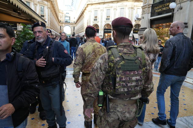 RECORD DATE NOT STATED IPA90117622 - Protest Against Rising Living Costs: Milan, Soldiers Guard the Vittorio Emanuele Gallery Copyright: xx xduilioxpiaggesix IPA90117622.jpeg