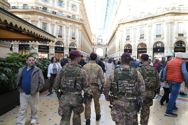 RECORD DATE NOT STATED IPA90117631 - Protest Against Rising Living Costs: Milan, Soldiers Guard the Vittorio Emanuele Gallery Copyright: xx xduilioxpiaggesix IPA90117631.jpeg