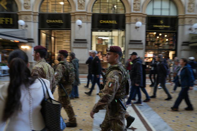 RECORD DATE NOT STATED IPA90117650 - Protest Against Rising Living Costs: Milan, Soldiers Guard the Vittorio Emanuele Gallery Copyright: xx xduilioxpiaggesix IPA90117650.jpeg