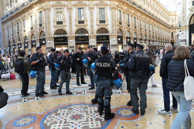 RECORD DATE NOT STATED IPA90117704 - Protest Against Rising Living Costs: Milan, Soldiers Guard the Vittorio Emanuele Gallery Copyright: xx xduilioxpiaggesix IPA90117704.jpeg