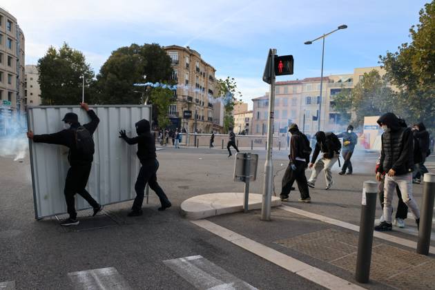 PROTESTS ON OCTOBER 24 PHOTOPQR LA PROVENCE Gilles Bader Marseille Oct. 24, 2026 Protests in Marseille on October 24, 2026 France Oct. 24, 2026 Another day of protests this Saturday, and amid fears of renewed violence and looting, restrictions on freedom of movement and assembly have multiplied, drawing sharp criticism from civil liberties groups Marseille BdR France  Copyright: xPHOTOPQR LAxPROVENCE MAXPPPxGillesxBaderx 20261024PVL7169 20261024PVL7169