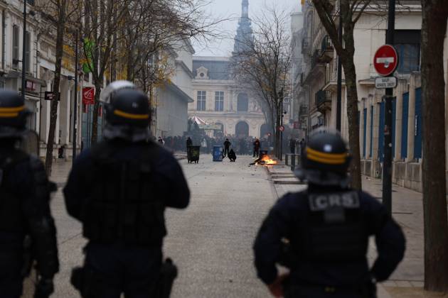 RECORD DATE NOT STATED OCTOBER 24 PROTESTS PHOTOPQR LA NOUVELLE REPUBLIQUE Mathieu Herduin Poitiers The protest called for by the Yellow Vests in Poitiers, October 26, 2026 France Oct. 24, 2026 Another day of protests this Saturday, and amid fears of renewed violence and looting, restrictions on freedom of movement and assembly have multiplied, drawing sharp criticism from civil liberties groups Poitiers, France  Copyright: xPHOTOPQR LAxNOUVELLExREPUBLIQUE xMathieuxHerduinx 20261024NRC7216 20261024NRC7216
