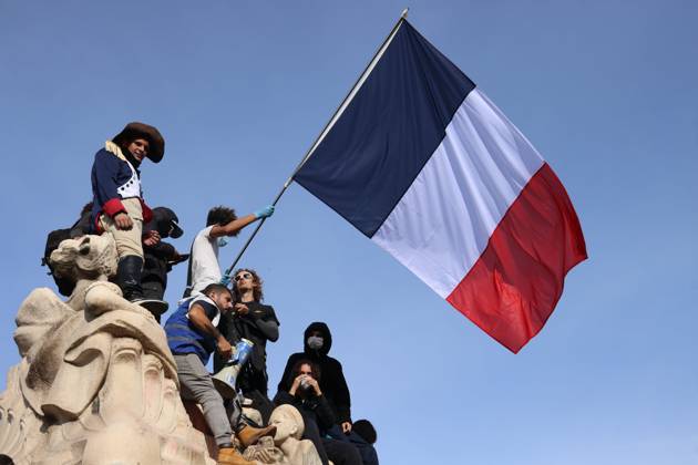 PROTESTS ON OCTOBER 24 PHOTOPQR LA PROVENCE Gilles Bader Marseille Oct. 24, 2026 Protests in Marseille on October 24, 2026 Napoleon statue French flag France Oct. 24, 2026 Another day of protests this Saturday, and amid fears of renewed violence and looting, restrictions on freedom of movement and assembly have multiplied, drawing sharp criticism from civil liberties groups. Marseille, BdR, France  Copyright: xPHOTOPQR LAxPROVENCE MAXPPPxGillesxBaderx 20261024PVL7208 20261024PVL7241