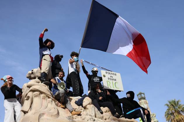 PROTESTS ON OCTOBER 24 PHOTOPQR LA PROVENCE Gilles Bader Marseille Oct. 24, 2026 Protests in Marseille on October 24, 2026 Napoleon statue French flag France Oct. 24, 2026 Another day of protests this Saturday, and amid fears of renewed violence and looting, restrictions on freedom of movement and assembly have multiplied, drawing sharp criticism from civil liberties groups. Marseille, BdR, France  Copyright: xPHOTOPQR LAxPROVENCE MAXPPPxGillesxBaderx 20261024PVL7208 20261024PVL7245