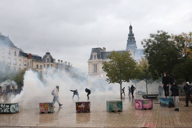 RECORD DATE NOT STATED PROTESTS ON OCTOBER 24 PHOTOPQR LA NOUVELLE REPUBLIQUE Mathieu Herduin Poitiers The protest called for by the Yellow Vests in Poitiers, October 26, 2026 France Oct. 24, 2026 Another day of protests this Saturday, and amid fears of renewed violence and looting, restrictions on freedom of movement and assembly have multiplied, drawing sharp criticism from civil liberties groups Poitiers, France  Copyright: xPHOTOPQR LAxNOUVELLExREPUBLIQUE xMathieuxHerduinx 20261024NRC7224 20261024NRC7224