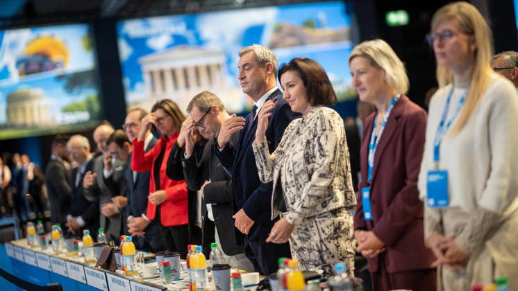 Gemeinsames Gebet zu Beginn des zweiten Veranstaltungstags mit Markus Söder, Dorothee Doro Bär, Martin Huber, Ilse Aigner, Alexander Dobrindt und anderen;Parteitag der CSU in München, München Bayern Deutschland Messegelände München