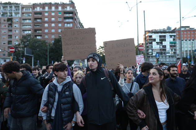 RECORD DATE NOT STATED IPA90120159 - Protest Against Rising Living Costs: Milan, October 24, 2026—The march from Piazza della Repubblica heads toward Porta Venezia Copyright: xx xFrancescoxEnriquezx IPA90120159