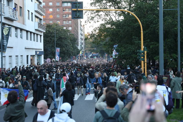 RECORD DATE NOT STATED IPA90120162 - Protest Against Rising Living Costs: Milan, October 24, 2026—The march from Piazza della Repubblica heads toward Porta Venezia Copyright: xx xFrancescoxEnriquezx IPA90120162