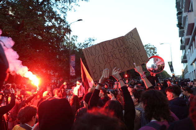 RECORD DATE NOT STATED IPA90120179 - Protest Against Rising Living Costs: Milan, October 24, 2026—The march from Piazza della Repubblica heads toward Porta Venezia Copyright: xx xFrancescoxEnriquezx IPA90120179
