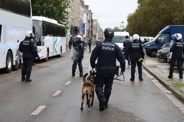 Riot police pictured at protests in Brussels for purchasing power, healthcare, and education, on Saturday 24 October 2026.  NICOLASxMAETERLINCK 190869275