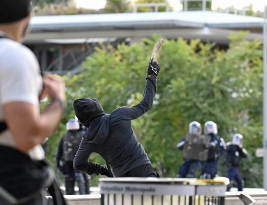 PROTESTS ON OCTOBER 24 PHOTOPQR LE MIDI LIBRE JEAN MICHEL MART MONTPELLIER 10 24 2026 MONTPELLIER, OCTOBER 24, 2026 PROTEST BANNED NEAR THE ZUCCAREL BRIDGELI France Oct. 24, 2026 Another day of protests this Saturday, and amid fears of renewed violence and looting, restrictions on freedom of movement and assembly have multiplied, drawing sharp criticism from civil liberties groups MONTPELLIER HERAULT France  Copyright: xPHOTOPQR LExMIDIxLIBRE MAXPPPxJEAN-MICHELxMARTx 20261024MDL7535 20261024MDL7535