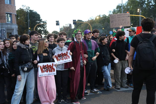 RECORD DATE NOT STATED IPA90121156 - Protest Against Rising Living Costs: Milan, October 24, 2026 — The march from Piazza della Repubblica to Via Morrone Copyright: xx xFrancescoxEnriquezx IPA90121156