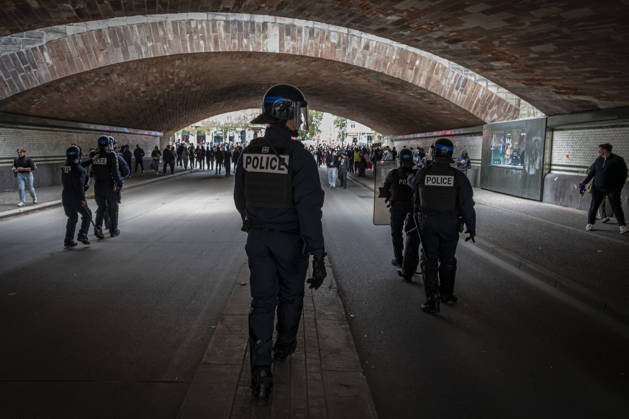 24.10.2026, Lothringen, Metz. Erneut demonstrieren am Samstag mehrere hundert Menschen im franzoesischen Metz. Schueler, Studenten, Gewerkschaften und Gelbwesten versammeln sich auf dem Place de la Republique. Von dort ziehen sie durch die Innenstadt vor das Centre Pompidou Metz. Begleitet von starken Polizeikraeften verlaeuft die Versammlung bis zum Nachmittag friedlich.