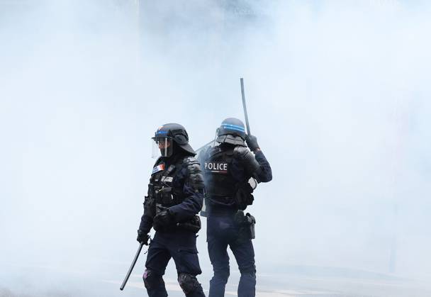 October 24 Protest PHOTOPQR LE PROGRES Richard MOUILLAUD Lyon Oct. 24, 2026 October 24 Protest October 24 Protest France Oct. 24, 2026 Another day of protests this Saturday, and amid fears of renewed violence and looting, restrictions on freedom of movement and assembly have multiplied, drawing sharp criticism from civil liberties groups Lyon, Rhône, Rhône-Alpes, France  Copyright: xPHOTOPQR LExPROGRES MAXPPPxRichardxMOUILLAUDx 20261024LPL7678 20261024LPL7678