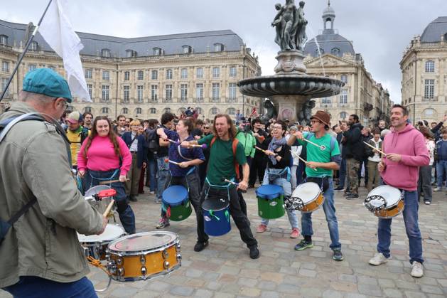 Social Movement: Protest in Bordeaux on October 24, 2026 PHOTOPQR SUD OUEST Fabien COTTEREAU Fabcot33 Bordeaux October 24, 2026 Protest in Bordeaux on October 24, 2026 Mobilization on October 2October 4: Approximately 15,000 protesters in Bordeaux; clashes broke out at the end of the march at Place de la Bourse and along the quays. France, Oct. 24, 2026. Another day of protests this Saturday, and amid fears of renewed violence and looting, restrictions on freedom of movement and assembly have increased, drawing sharp criticism from civil liberties groups. Bordeaux, Gironde, France  Copyright: xPHOTOPQR SUDxOUEST MAXPPPxFabienxCOTTEREAUx xFabcot33x 20261024SDO7689 20261024SDO7689