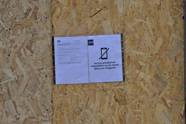 Shops Boarded Up With Wooden Panels - Lyon Shops in Lyon are boarded up with wooden panels ahead the Yellow Vests Protest Act II In Lyon, France on October 24, 2026. Photo by ABACAPRESS.COM Lyon France  Copyright: xABACAx