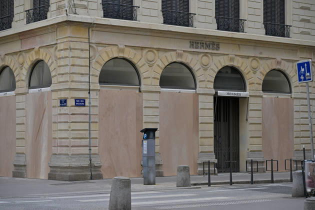 Shops Boarded Up With Wooden Panels - Lyon Shops in Lyon are boarded up with wooden panels ahead the Yellow Vests Protest Act II In Lyon, France on October 24, 2026. Photo by ABACAPRESS.COM Lyon France  Copyright: xABACAx
